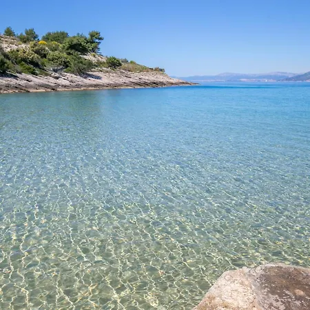 بيت للعطل Secluded Fisherman's Cove Ducac, Brac - 24291 *
